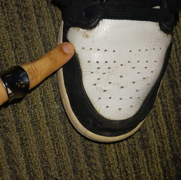 Men Nike Air Jordan 1 low black toe sneakers - Picture 12 of 16